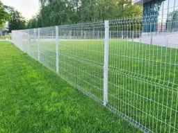 Jaka grubość słupka do ogrodzenia panelowego, aby uniknąć problemów?