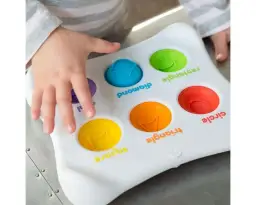 Zabawki sensoryczne dla niemowląt: wybierz mądrze! (0-12m)