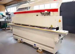 Jaką okleiniarkę do małego warsztatu wybrać, by zaoszczędzić miejsce?