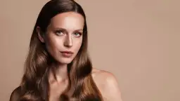 Skuteczne domowe sposoby na wygładzanie włosów i redukcję frizu