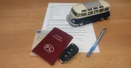 Gotowa umowa zwrotu pojazdu PDF: kompletny wzór z instrukcją wypełnienia