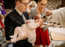 Cena fotografa na chrzest: Ile kosztuje i co zawiera pakiet?