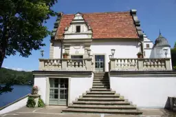 Zamek w Kręgu: historia, tajemnice i praktyczne informacje dla turystów