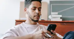 Ile Zarabia się na Spotify w 2023? Pieniądze z Muzyki Online