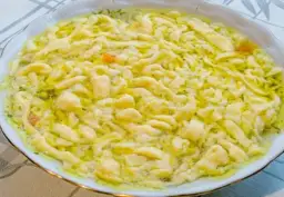 Jak zrobić kluski lane? Poznaj sekret puszystej konsystencji