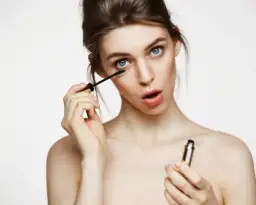 Czy malować rzęsy przed nałożeniem sztucznych? Oto, co musisz wiedzieć