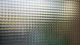 Szyba zbrojona drutem: właściwości i zalety, które musisz znać