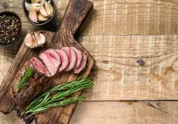 Jak upiec cielęcinę, aby była soczysta i aromatyczna - sprawdzone wskazówki