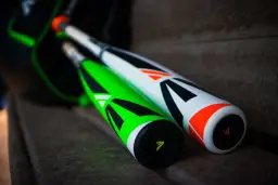 Czy można wozić kij baseballowy w samochodzie? Sprawdź przepisy i ryzyko