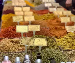 Pamiątki z Izraela i Palestyny: Co warto przywieźć? Praktyczny przewodnik