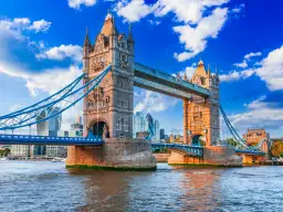 Tower Bridge w Londynie, idealne miejsce, by zastanowić się, gdzie najlepiej nocować w Londynie.