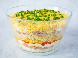 Jak się robi sałatkę z tuńczyka - szybki przepis na smaczne danie