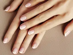 Jak zrobić francuski manicure w domu i uniknąć najczęstszych błędów