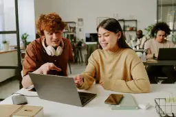 Jak technologia zmienia sposób prowadzenia badań i kształcenia akademickiego?