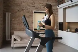 Czy warto kupić bieżnię do domu? Poznaj zalety i wady tego wyboru