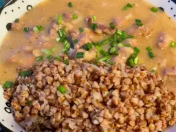 Czy można zamrozić sos z mięsem? Sprawdź, jak to zrobić bezpiecznie