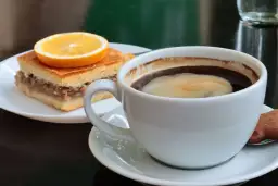 Kawa przeczyszcza? Dlaczego i jak pić, by uniknąć problemów.