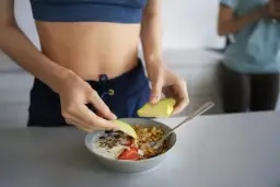 Skuteczne metody, jak wyczyścić jelita i poprawić zdrowie trawienia