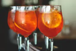 Aperol jak zrobić drinka – prosty przepis na idealny Aperol Spritz