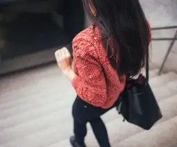 Jaka torebka do bluzy? Odkryj idealne połączenie stylu i wygody