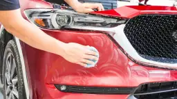 Jak myć auto z woskiem? Przedłuż trwałość i połysk lakieru!