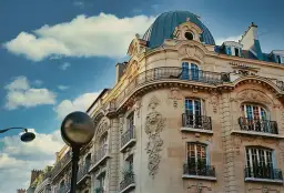 Gdzie mieszkać w Paryżu? Odkryj najlepsze dzielnice i ich wady