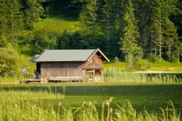 Jak przekształcić budynek gospodarczy na domek letniskowy bez problemów