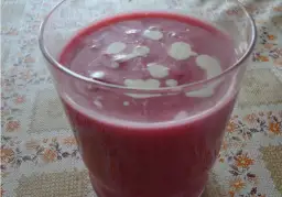 Orzeźwiający koktajl z czerwonej porzeczki - zdrowy przepis na napój