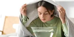 Inhalacje z soli na zatoki: Czy to działa? Poradnik eksperta.