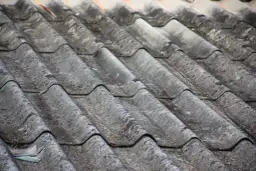 Jak uzyskać dofinansowanie do wymiany dachu i uniknąć wysokich kosztów