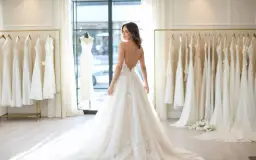Suknia ślubna z kołem czy bez? Jak podjąć najlepszą decyzję?