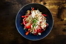 Najlepsze sałatki do kurczaka, które zaskoczą Twoje podniebienie