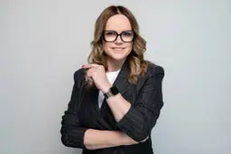 Myślę, że "Dostosowanie wymagań edukacyjnych: poradnik krok po kroku" będzie najlepszym wyborem.