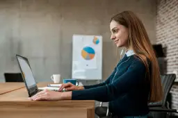 Pierwsza praca bez doświadczenia? Jak je zdobyć i przekonać rekrutera