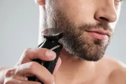 Jak używać nożyka do golenia twarzy? Praktyczne porady i techniki