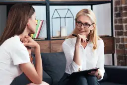 Leczenie nerwicy lękowej: Leki, zioła i rola psychiatry. Wybierz mądrze!