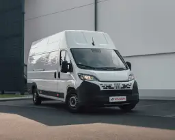 Prawo jazdy na busa 10-osobowego: B czy D1? Uniknij mandatu!