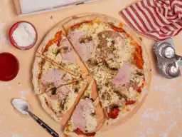 Ile kalorii ma pizza Capriciosa? Konkretne liczby i jak ją odchudzić.