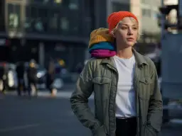 Jaką czapkę do oliwkowej kurtki wybrać, by wyglądać stylowo?