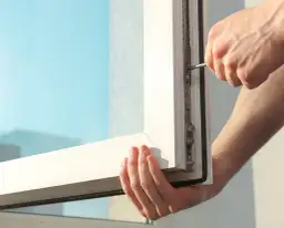 Jak ocieplić okna na zimę i uniknąć wysokich rachunków za ogrzewanie