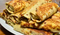 Sycący obiad w 20 minut? Spróbuj naleśników z farszem mięsnym