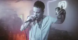  Ćwiczenia na plecy z gumą - Sprawdź 5 najlepszych ćwiczeń dla wzmocnienia i rozciągnięcia mięśni pleców