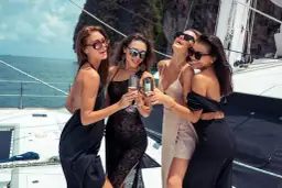 Jak się ubrać na prom, aby uniknąć dyskomfortu podczas rejsu