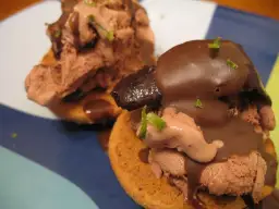 Ile kalorii mają lody czekoladowe? Zaskakujące wartości odżywcze