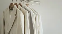 Kremowa marynarka męska: To 5 stylizacji które pokochasz tej wiosny