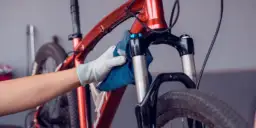 Jak konserwować rower, aby uniknąć kosztownych napraw i przedłużyć jego żywotność