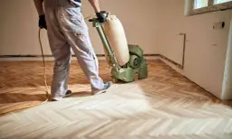 Jaki parkiet wybrać? Kluczowe czynniki, które musisz znać przed zakupem