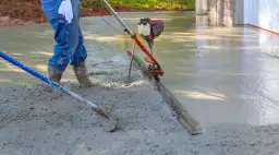 Jaki beton na wylewkę do garażu? Wybierz najlepszą opcję dla trwałości