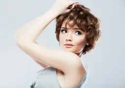 Jaka lokówka do krótkich włosów? Wybierz idealną średnicę i typ