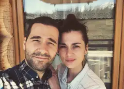 Kim jest żoną magika? Historia Justyny Łuszcz i jej rola w życiu artysty